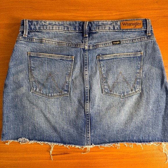 Wrangler Womens Blue Denim Mini Skirt Cutoff Frayed Hem Size 8 - Picture 7 of 9
